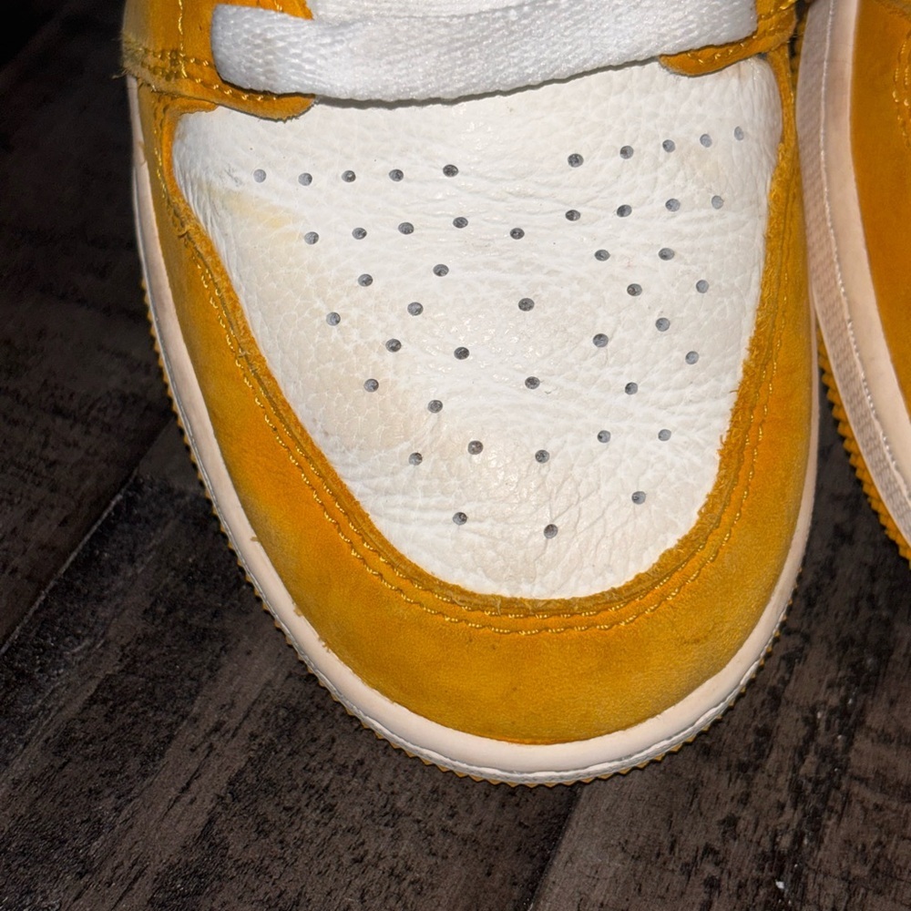 Youth Air Jordan 1 Retro High OG 'Yellow Ochre' sneakers SZ 6.5​ - Picture 8 of 15